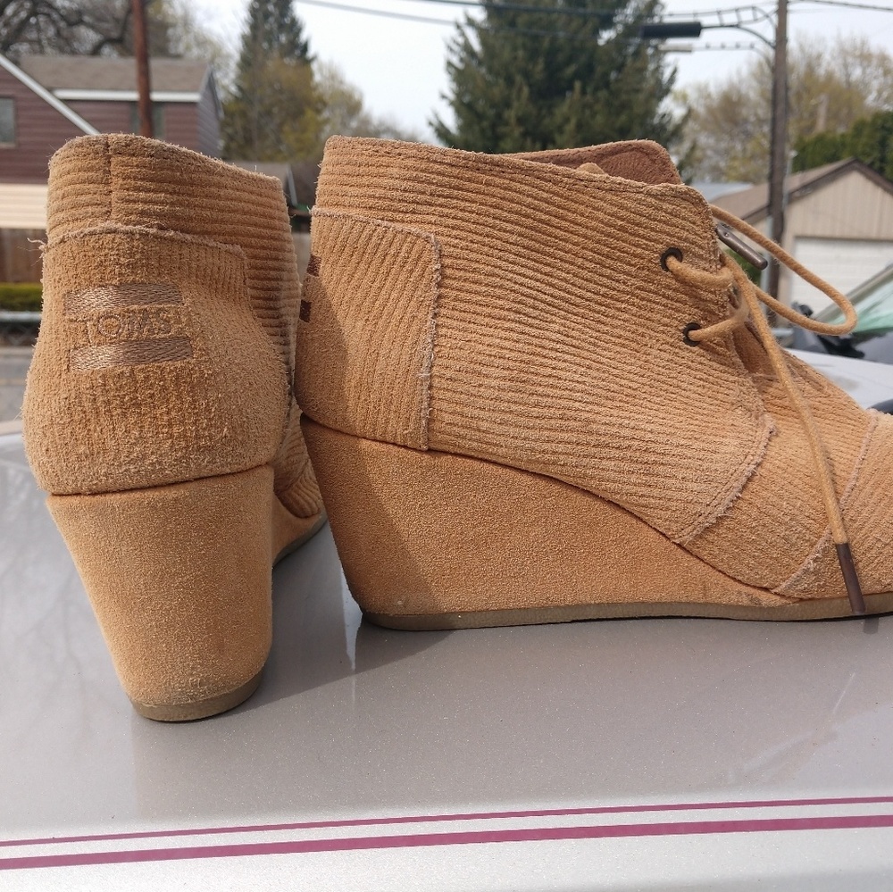 Tom's wedges size 10
